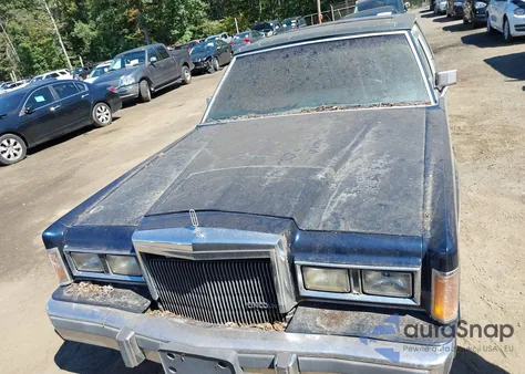 1989 Lincoln Town Car Signature из США, поврежденный, VIN 1LNBM82F8KY746399